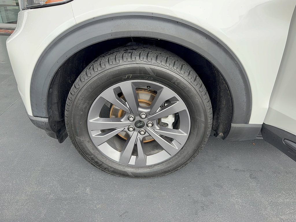 Certified 2022 Ford Explorer XLT w/ Equipment Group 202A RWD image 36