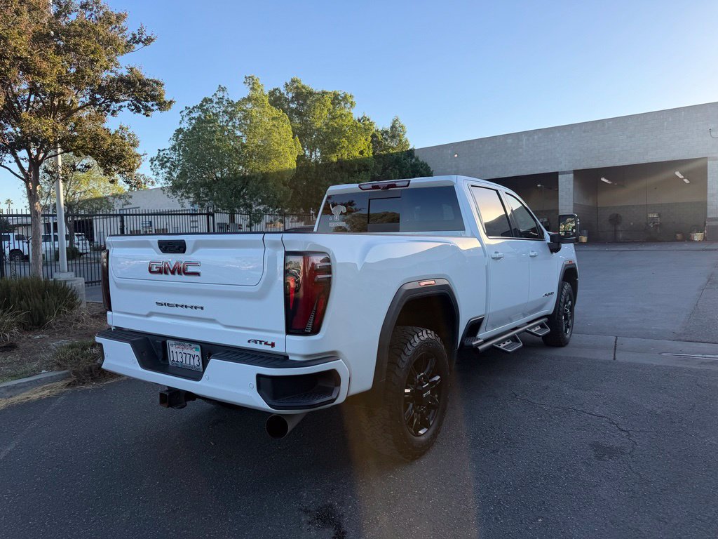 Used 2024 GMC Sierra 2500 AT4 w/ Technology Package AWD/4WD image 4