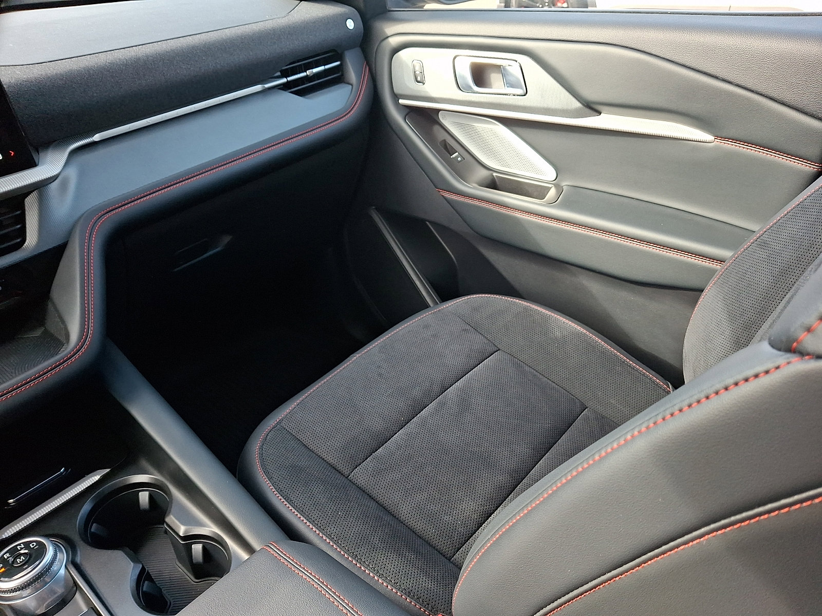 Certified 2025 Ford Explorer ST w/ Sun And Sound Package image 16