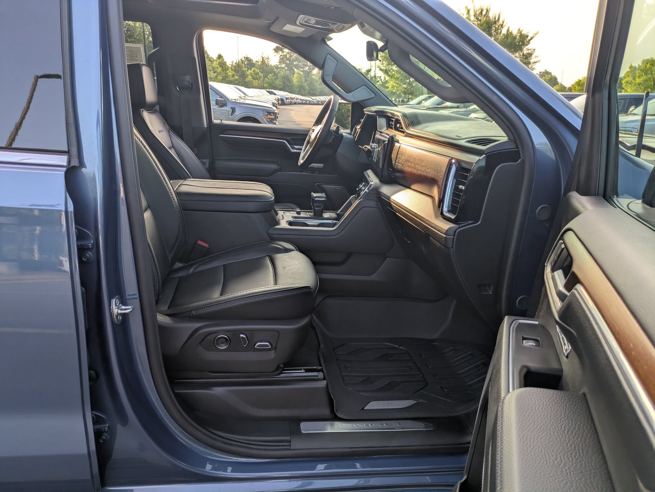 Used 2026 GMC Sierra 1500 Denali w/ Denali Reserve Package AWD/4WD image 41