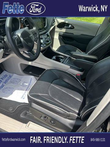 Used 2023 Chrysler Pacifica Limited FWD image 15