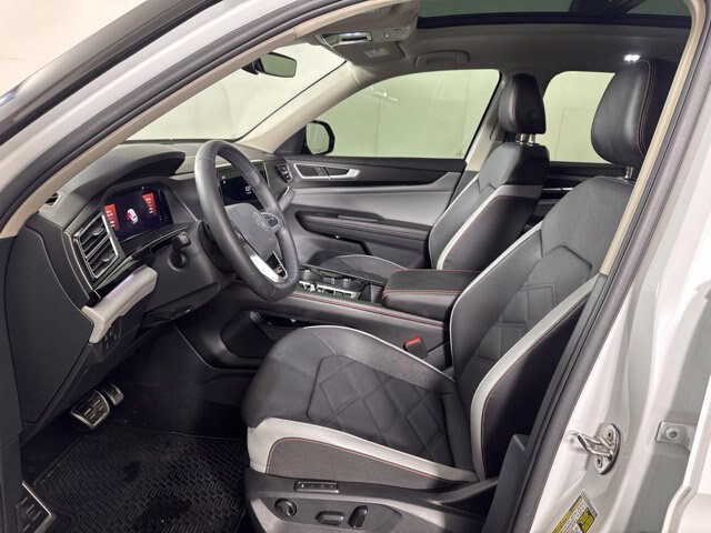 Used 2024 Volkswagen Atlas Peak Edition SEL AWD/4WD image 11