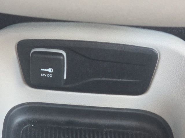 Used 2023 Chrysler Pacifica Touring-L image 34