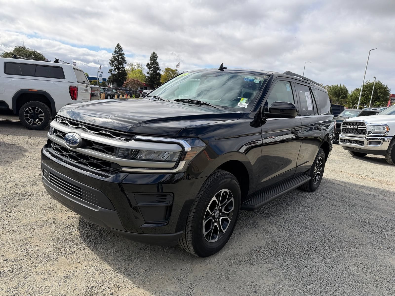 Certified 2024 Ford Expedition XLT AWD/4WD image 1