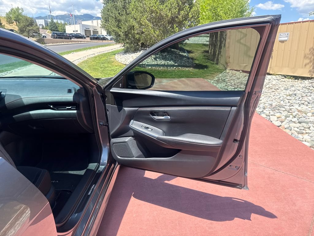 Used 2025 Nissan Sentra SR FWD image 28