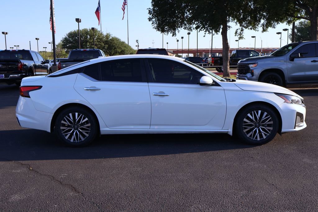 Used 2023 Nissan Altima 2.5 SV FWD image 10