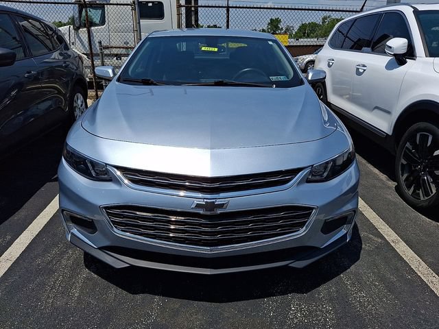 Used 2017 Chevrolet Malibu LT FWD image 2