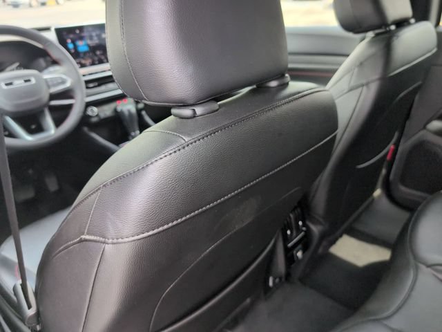 Used 2025 Jeep Compass Trailhawk AWD/4WD image 14