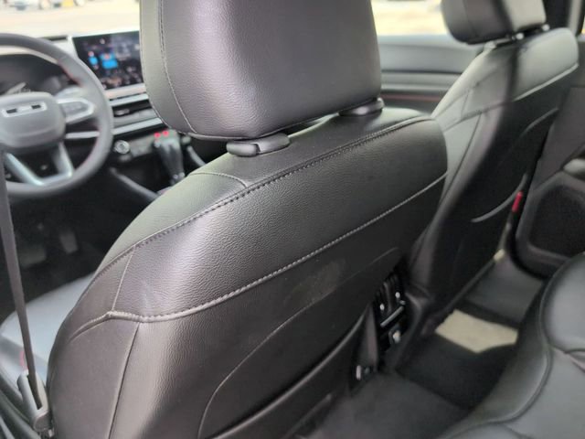 Used 2025 Jeep Compass Trailhawk AWD/4WD image 14