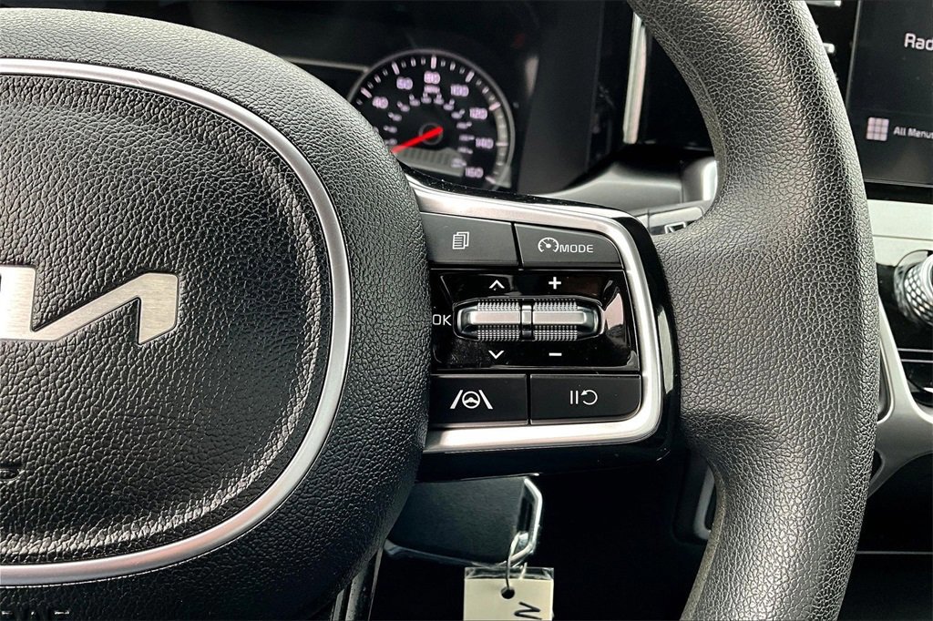 Used 2023 Kia Sorento LX image 19