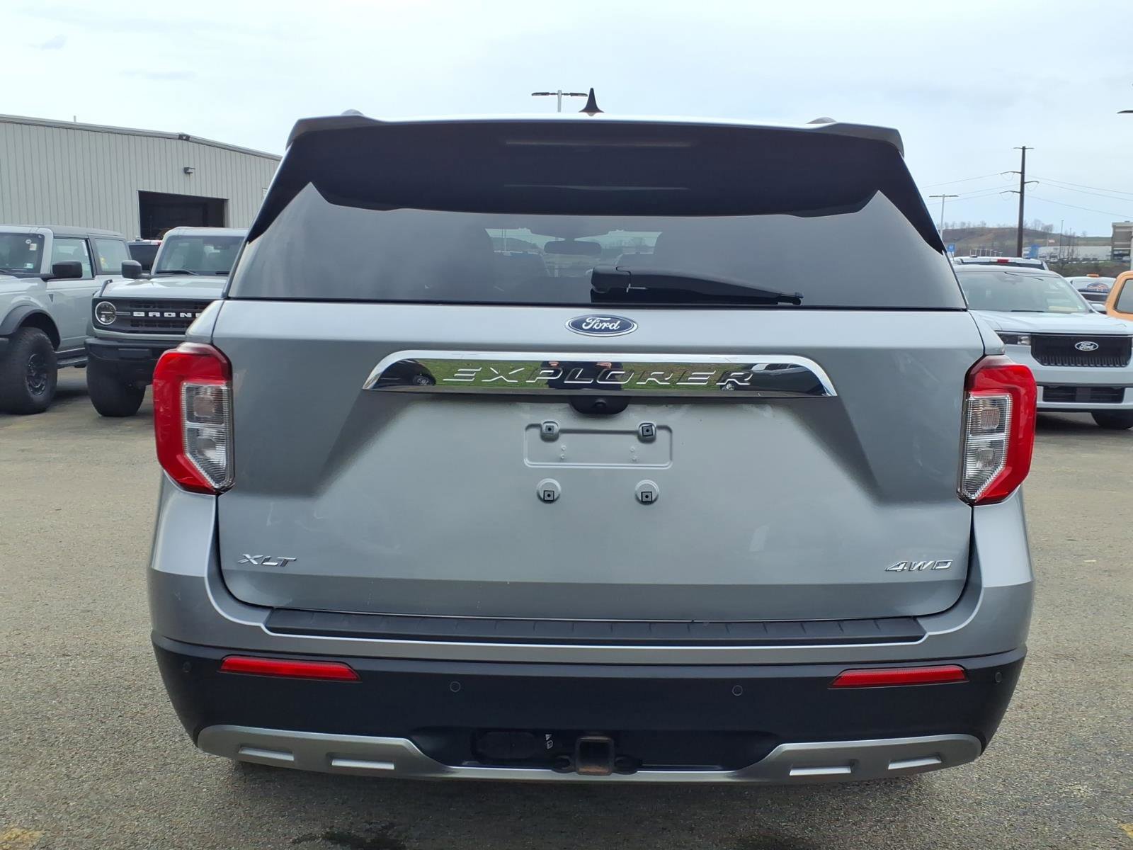 Certified 2023 Ford Explorer XLT w/ Equipment Group 202A image 3