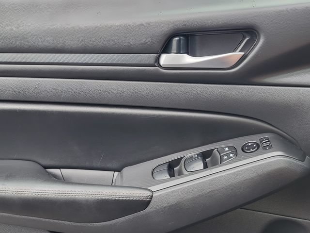 Used 2024 Nissan Altima 2.5 SV FWD image 13