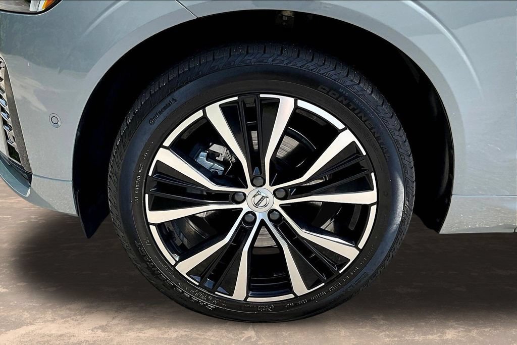 Used 2025 Volvo XC60 B5 Plus AWD/4WD image 36