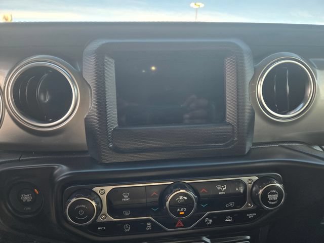 Used 2020 Jeep Gladiator Overland w/ Safety Group AWD/4WD image 15