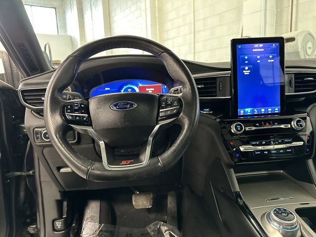 Certified 2022 Ford Explorer ST w/ ST Street Pack image 5