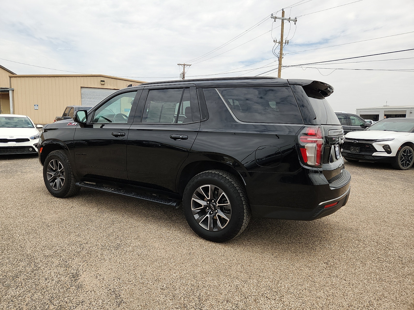 Used 2022 Chevrolet Tahoe Z71 w/ Luxury Package AWD/4WD image 4