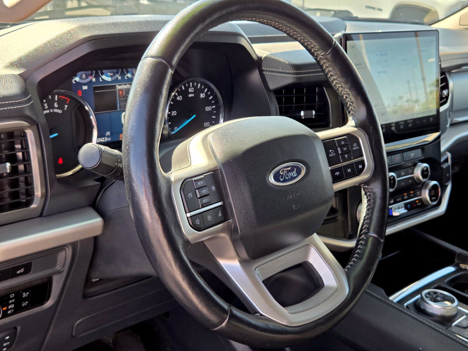 Certified 2024 Ford Expedition XLT RWD image 19