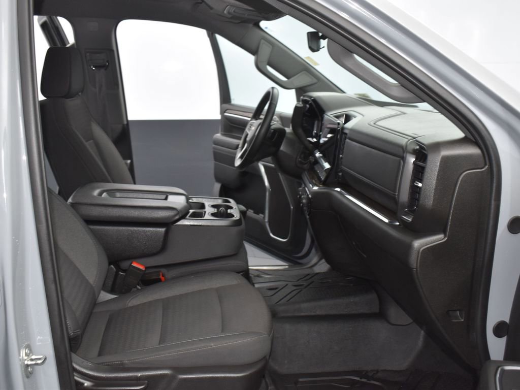 Used 2024 Chevrolet Silverado 1500 LT image 17