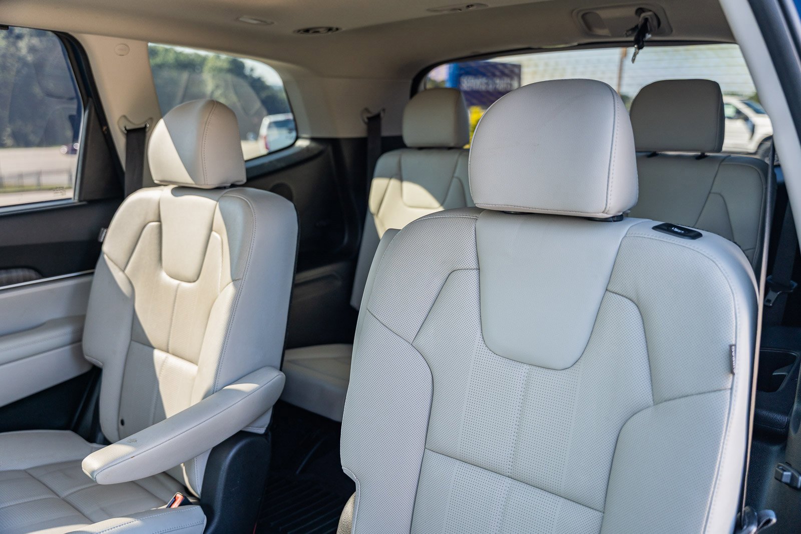 Used 2024 Kia Telluride SX w/ Towing Package image 18