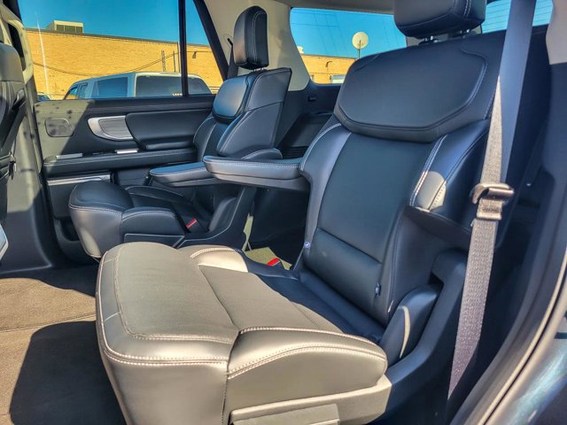 Certified 2025 Ford Expedition Platinum w/ Driver's Package image 16