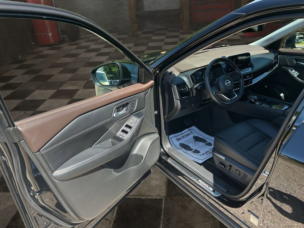 Used 2023 Nissan Rogue SL w/ SL Premium Package FWD image 17
