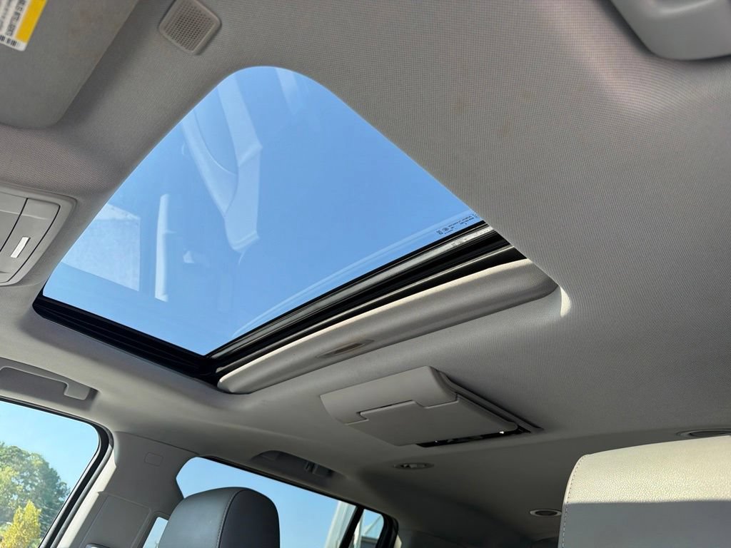 Used 2019 Chevrolet Suburban LT RWD image 39
