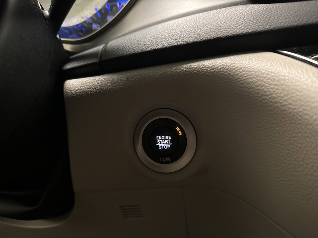 Used 2023 Chrysler Pacifica Touring-L image 16