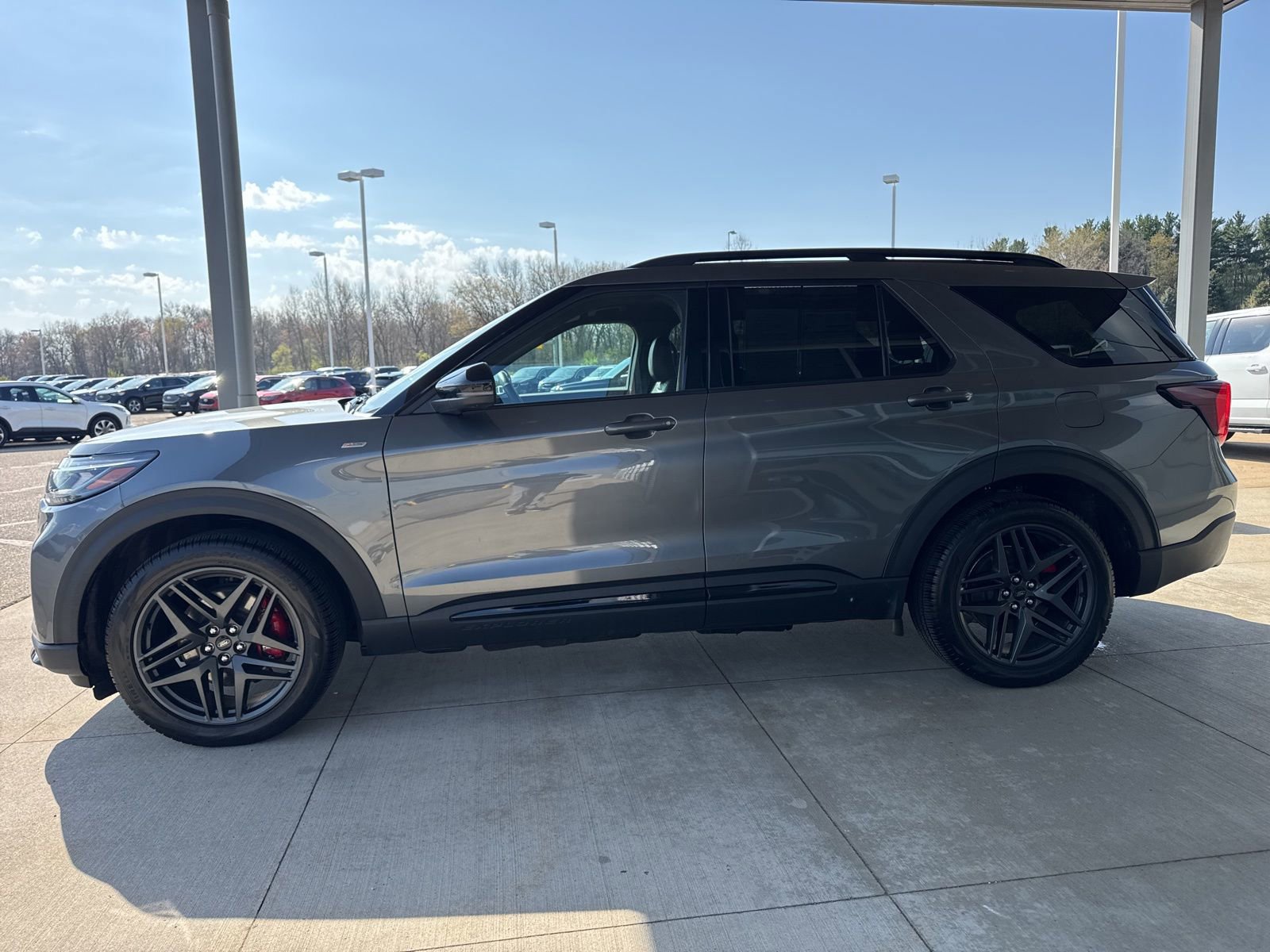 Certified 2025 Ford Explorer ST-Line w/ Premium Package image 7