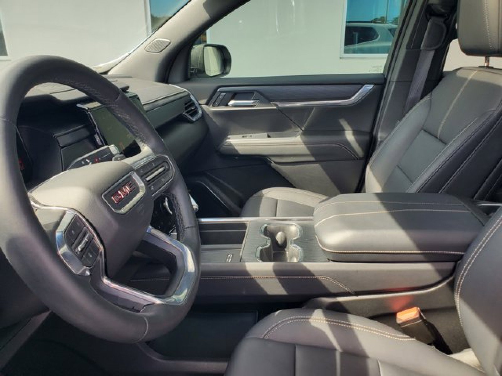 Used 2025 GMC Acadia Elevation w/ Elevation Premium Package image 11