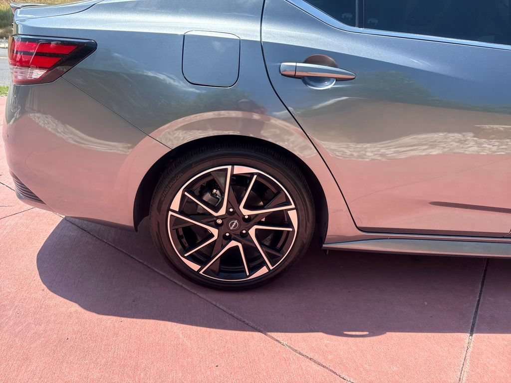 Used 2025 Nissan Sentra SR FWD image 32