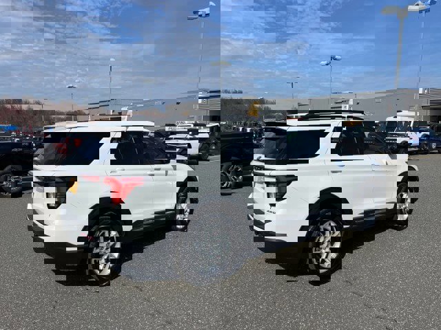 Certified 2025 Ford Explorer Active image 3
