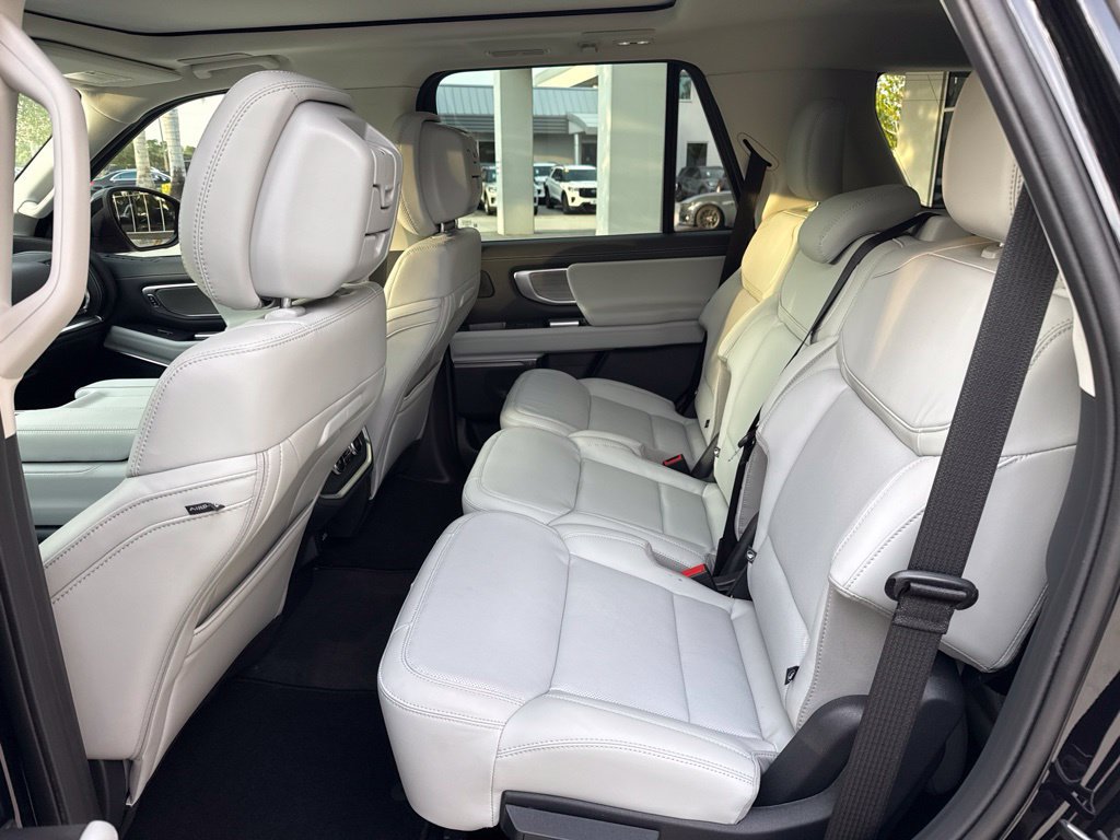 Certified 2027 Ford Expedition Platinum w/ Driver's Package AWD/4WD image 3