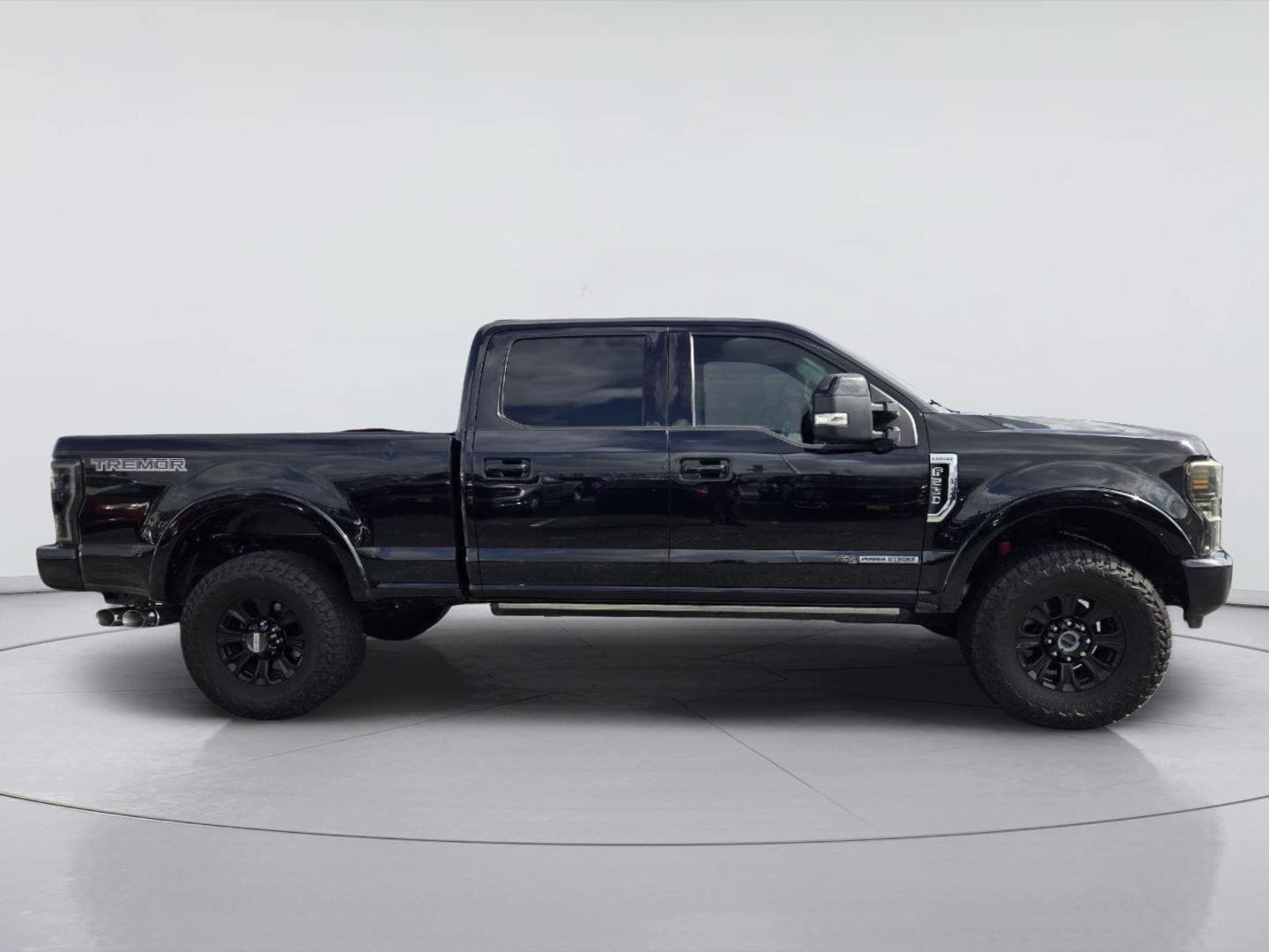 Certified 2022 Ford F250 Lariat w/ Tremor Off-Road Package AWD/4WD image 4
