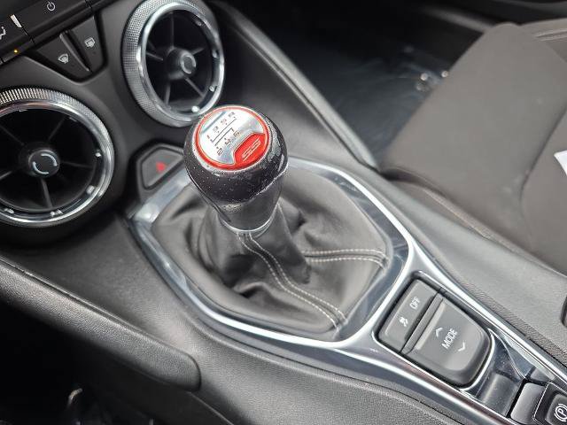 Used 2018 Chevrolet Camaro SS RWD image 31