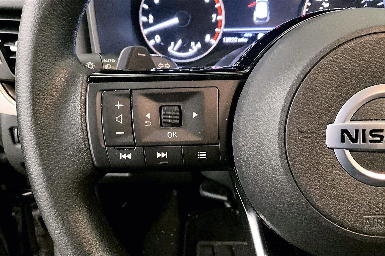 Used 2021 Nissan Rogue SV image 17