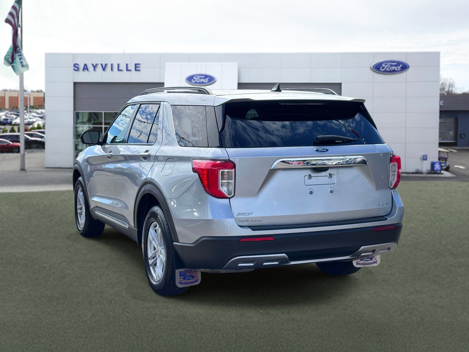 Certified 2022 Ford Explorer XLT w/ Equipment Group 202A AWD/4WD image 4