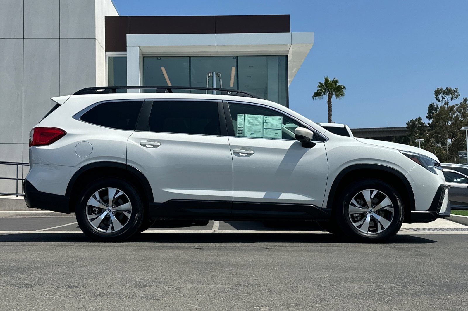 Used 2025 Subaru Ascent Premium AWD/4WD image 2