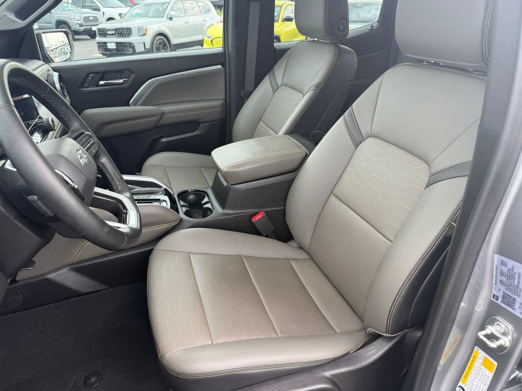 Used 2024 Chevrolet Colorado ZR2 w/ ZR2 Convenience Package III AWD/4WD image 15