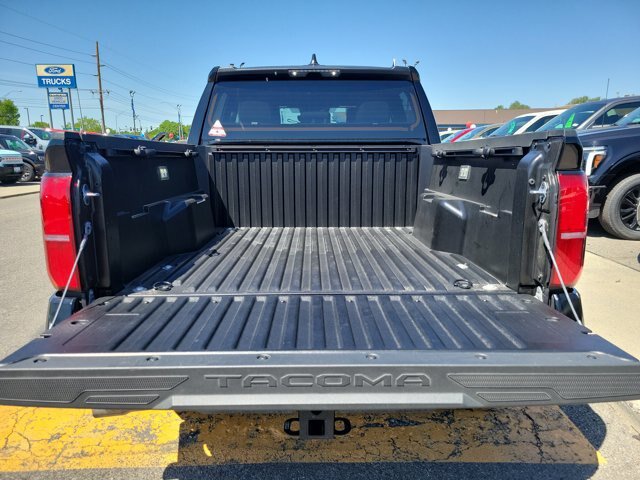 Used 2025 Toyota Tacoma SR5 AWD/4WD image 9