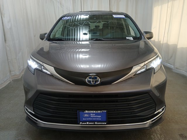 Used 2023 Toyota Sienna XLE image 8