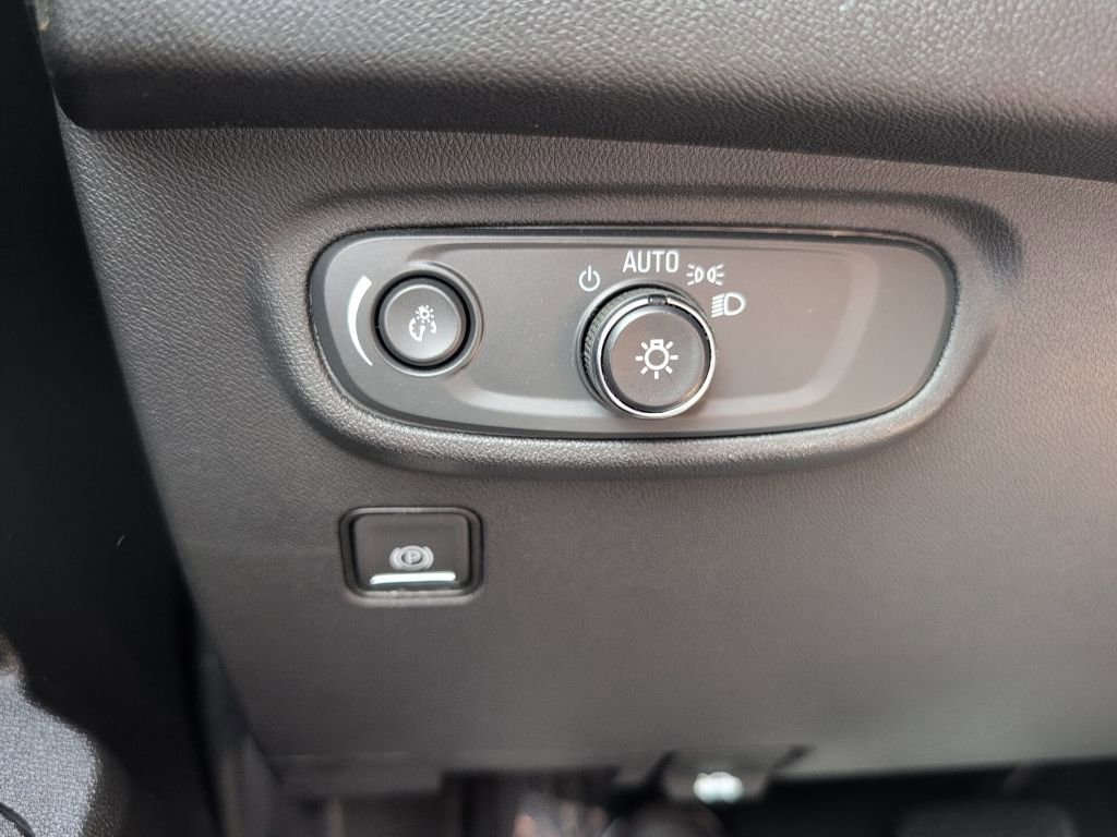 Used 2024 GMC Terrain SLE image 24