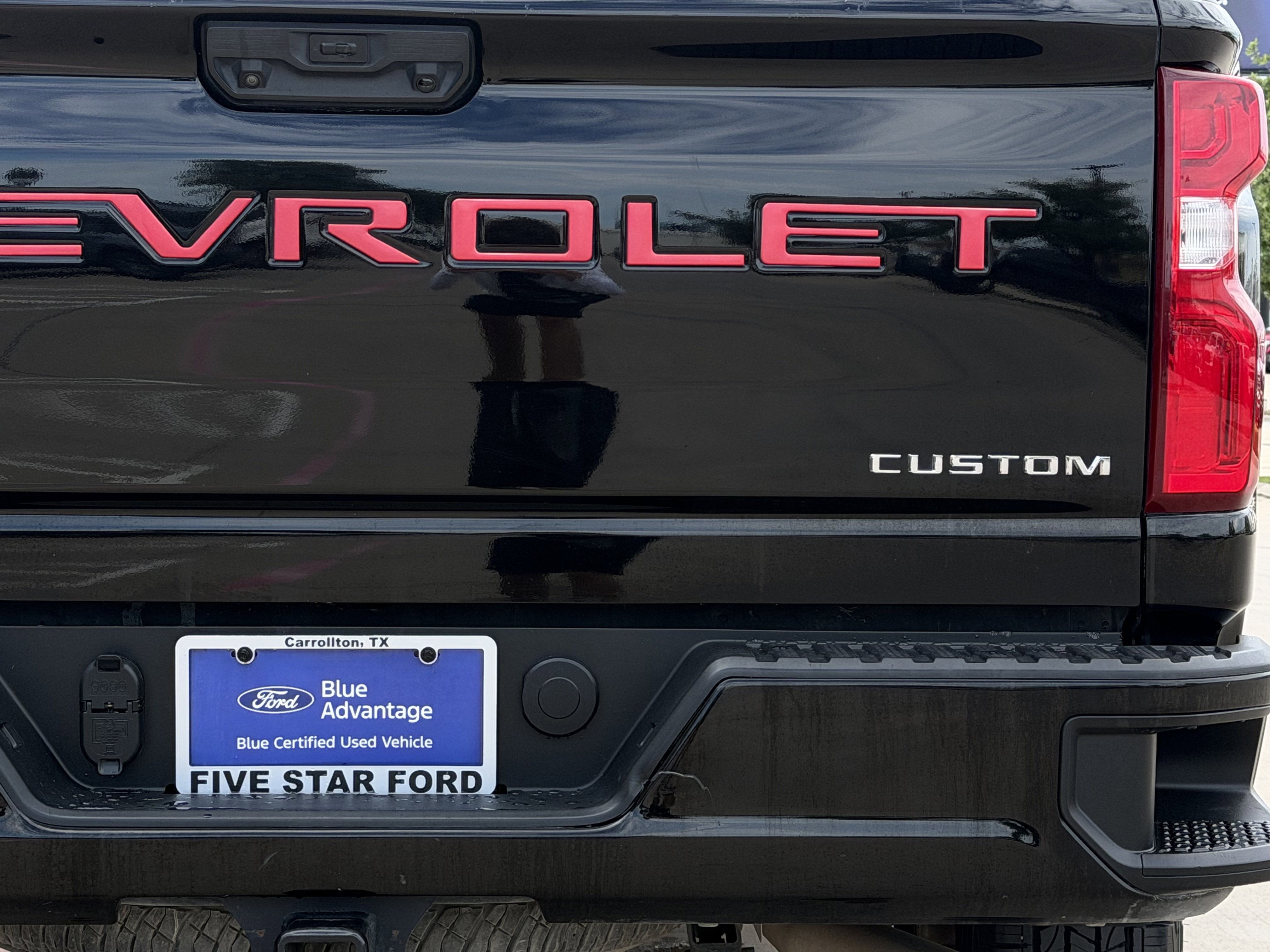 Used 2021 Chevrolet Silverado 2500 Custom w/ Custom Value Package AWD/4WD image 6