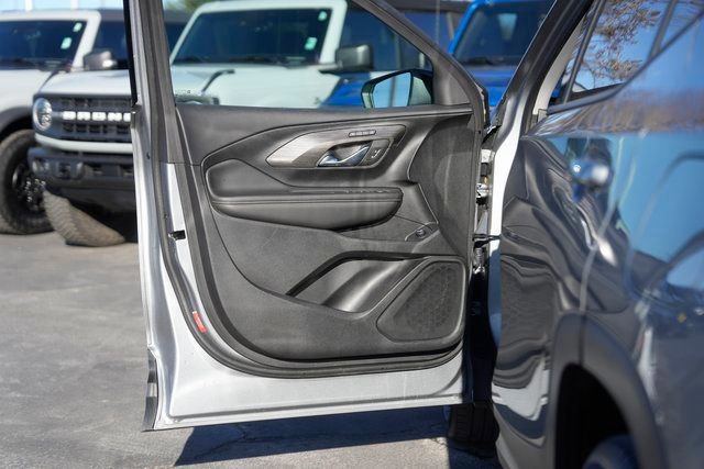 Used 2023 GMC Terrain SLT w/ Tech Package image 30