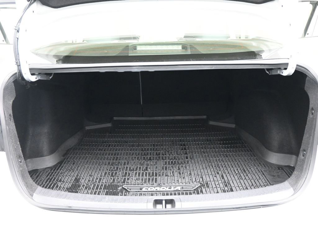 Used 2020 Toyota Corolla LE image 46