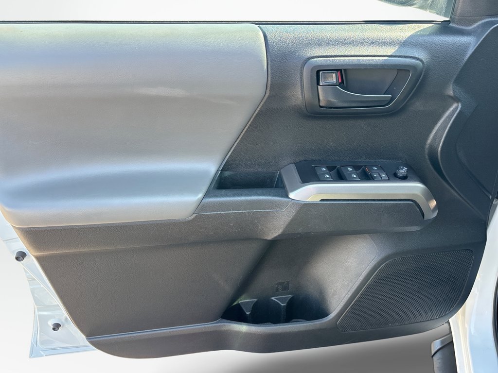 Used 2021 Toyota Tacoma SR5 RWD image 25