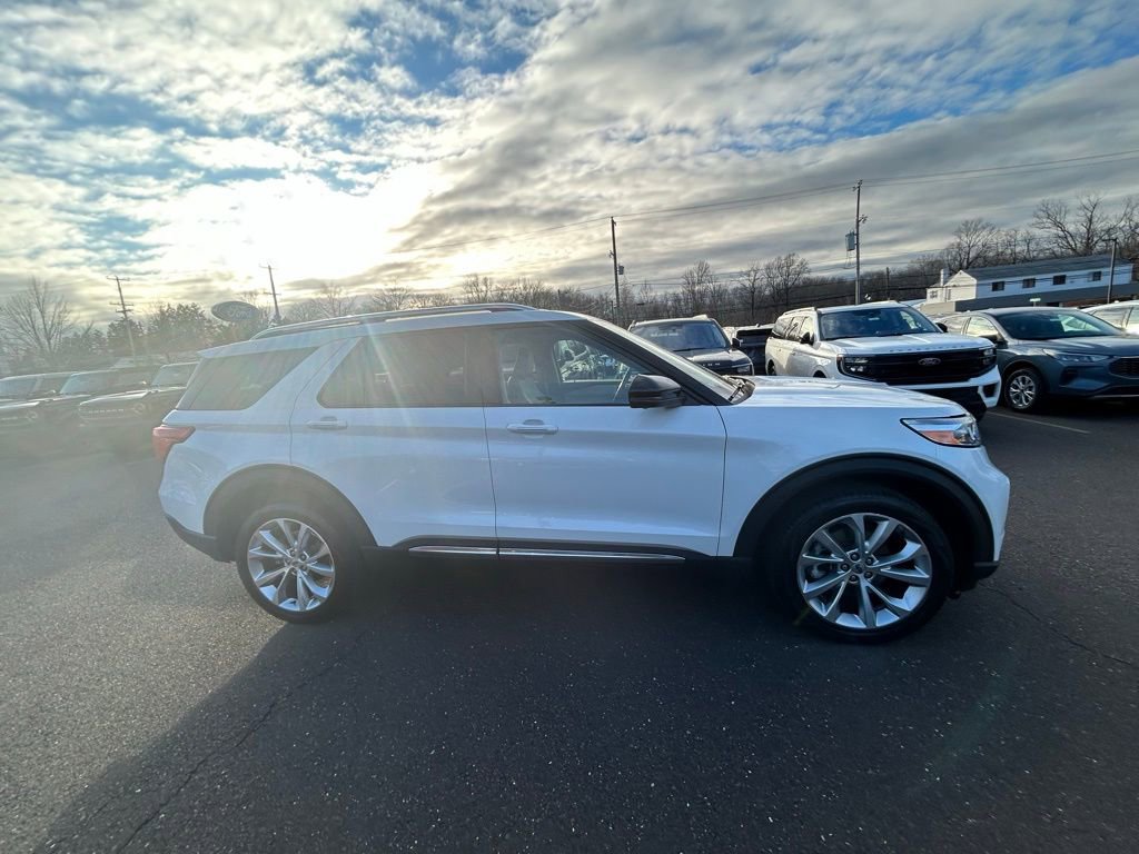 Certified 2022 Ford Explorer Platinum w/ Equipment Group 601A image 4