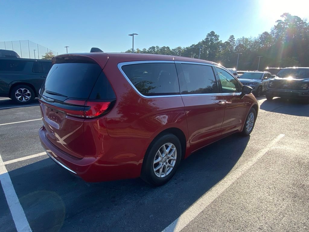 Used 2025 Chrysler Pacifica Select FWD image 7