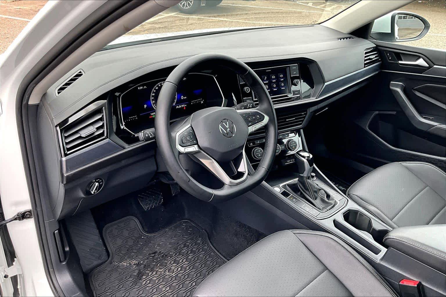 Used 2023 Volkswagen Jetta SE FWD image 17