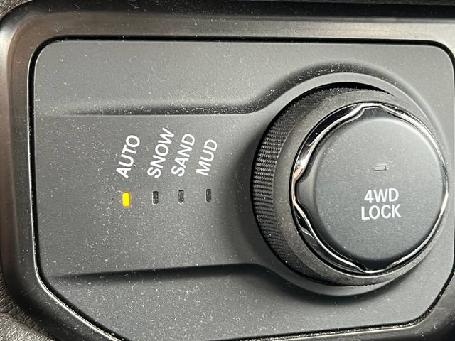 Used 2023 Jeep Renegade Altitude w/ Convenience Group I AWD/4WD image 8