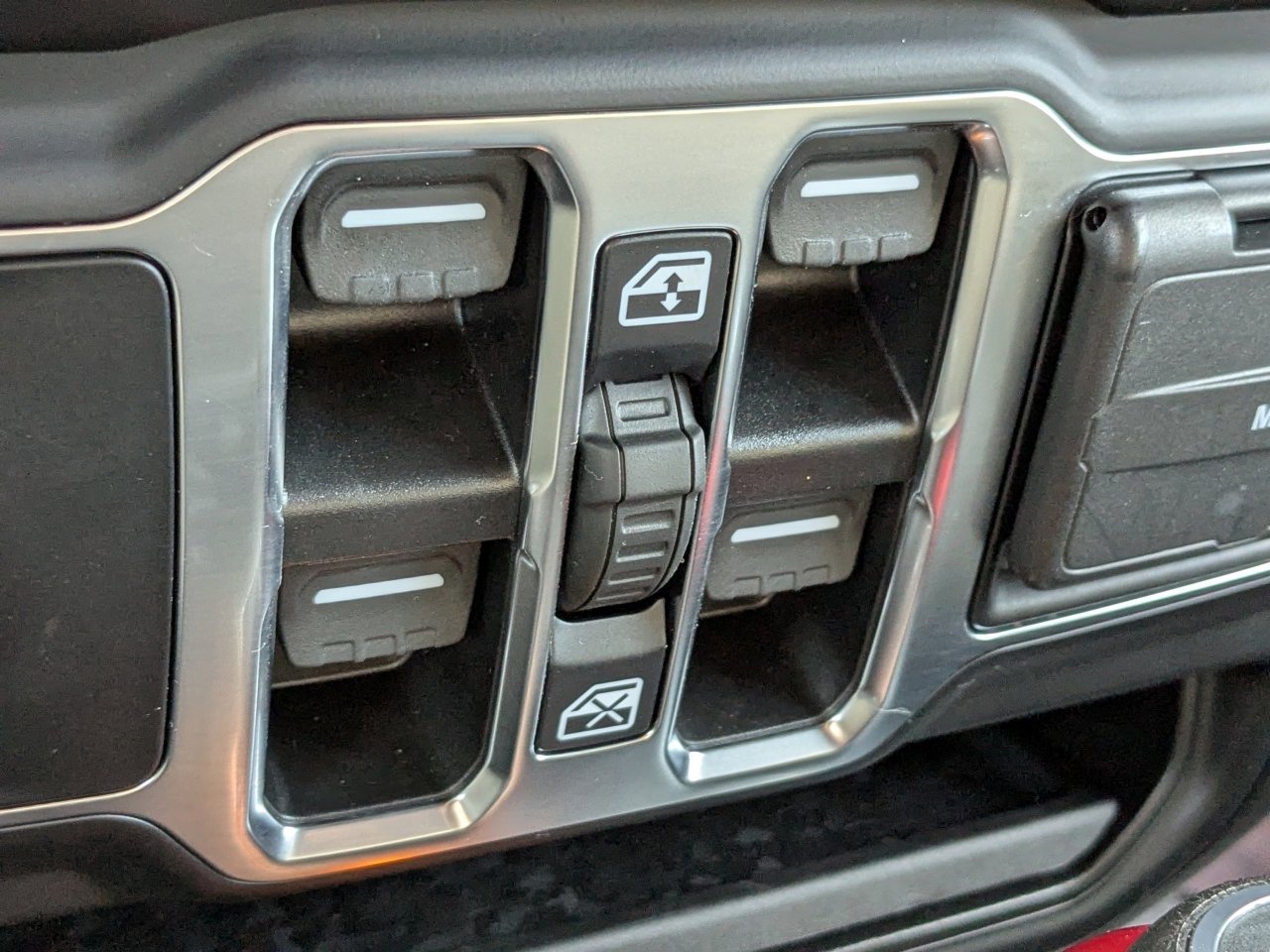 Used 2023 Jeep Wrangler Willys image 24